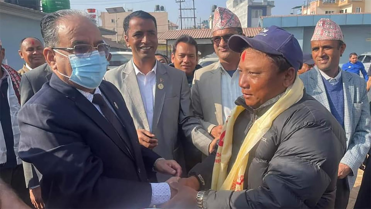 एमाले सिन्धुपाल्चोक सदस्य तामाङसहितका नेता, कार्यकर्ता माओवादीमा प्रवेश